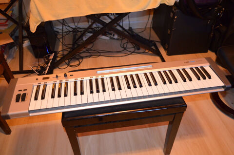 Clavier maitre SWISSONIC 61 touches  50 Beynost (01)