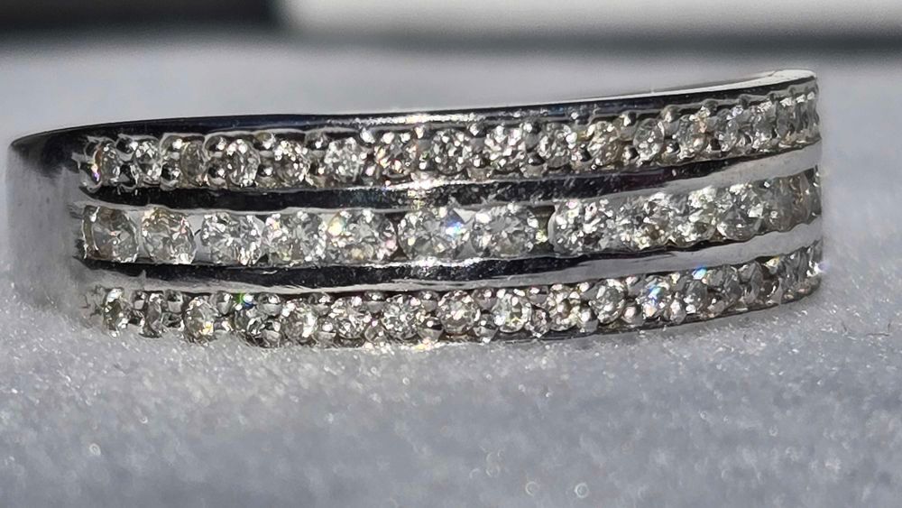 &agrave;€ SAISIR BAGUE OR BLANC 375 &agrave;ˆME, DIAMANTS, JAMAIS PORTEE Bijoux et montres