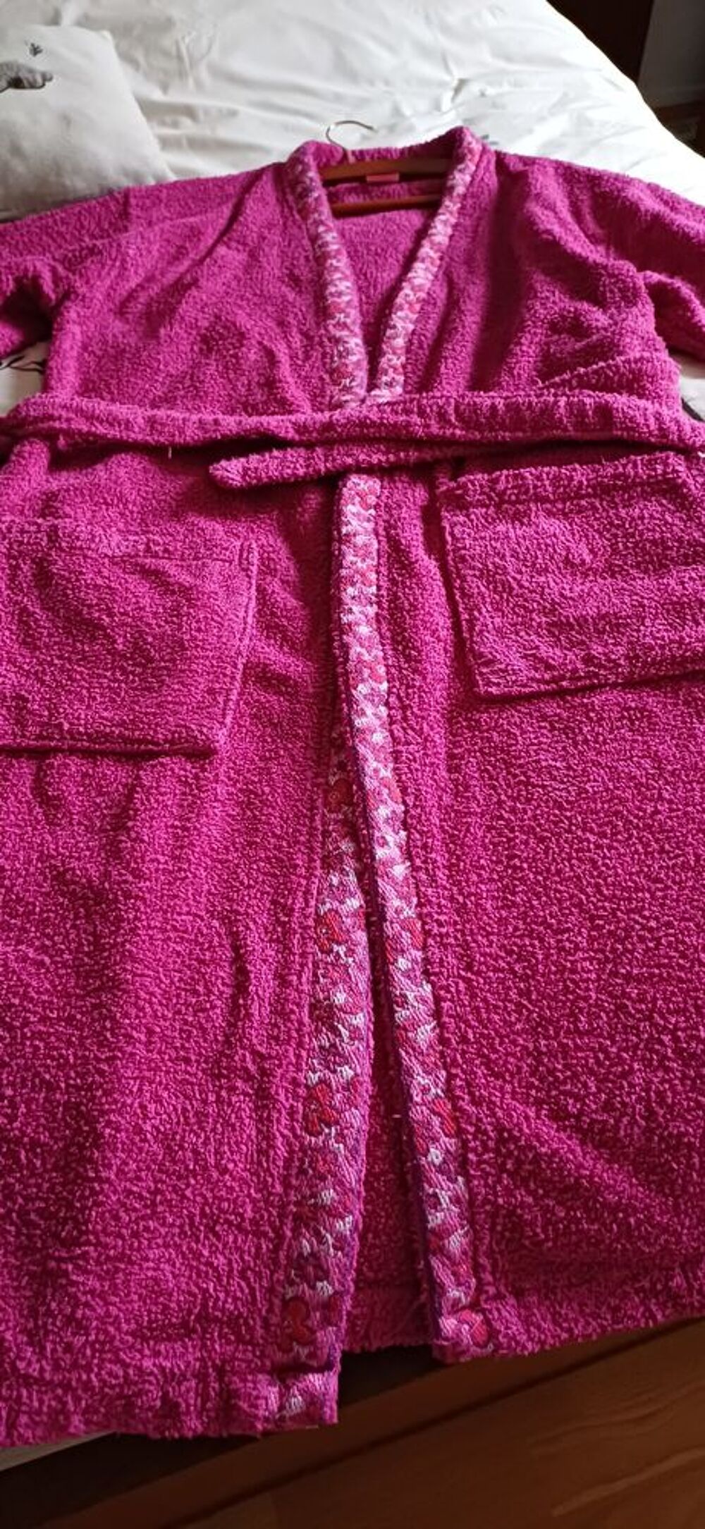 Peignoir &eacute;ponge rose &agrave; motifs floraux Vêtements