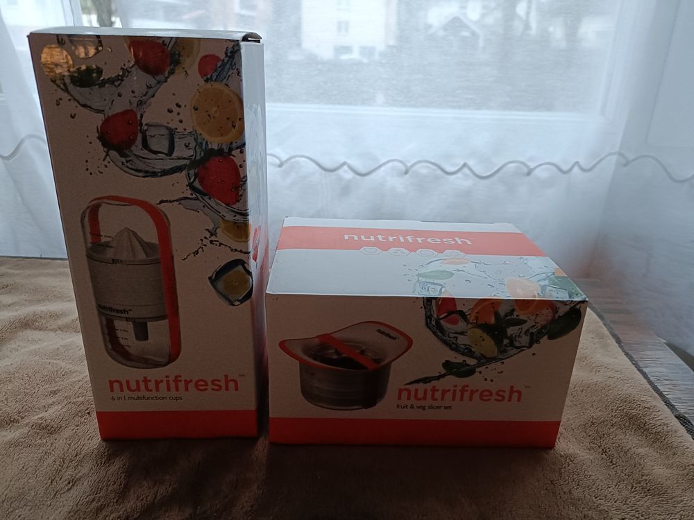 Tasses multifonctions + d&eacute;coupe fruits et l&eacute;gumes Nutrifres. Cuisine
