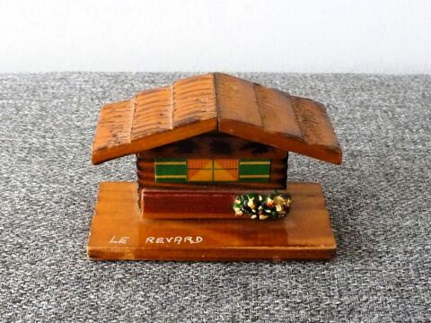 Bibelot/ Petite Maison en Bois Vernis  Le Revard  5 Paris 15 (75)