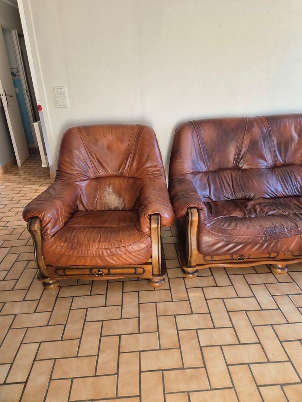 meuble salle &agrave; manger ( table , meuble , chaise, miroir )
Meubles