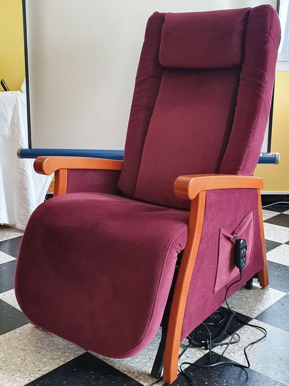 Fauteuil Electrique releveur et relax s&eacute;nior Meubles