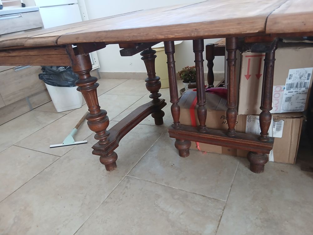 TABLE ANCIENNE EN BOIS MASSIF Meubles