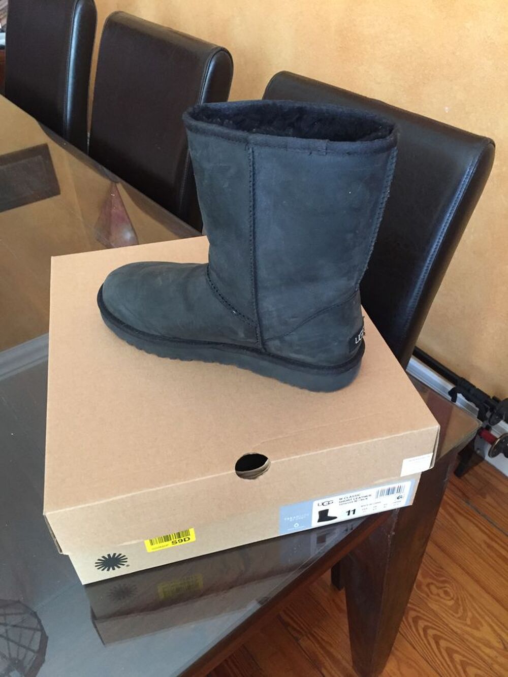 Authentique Ugg Classic short leather Noir 42 neuf Chaussures