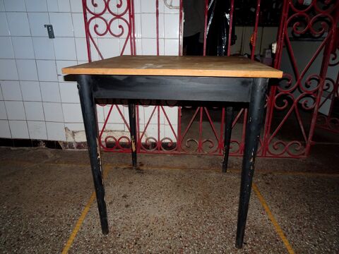 Table en bois 30 Monflanquin (47)