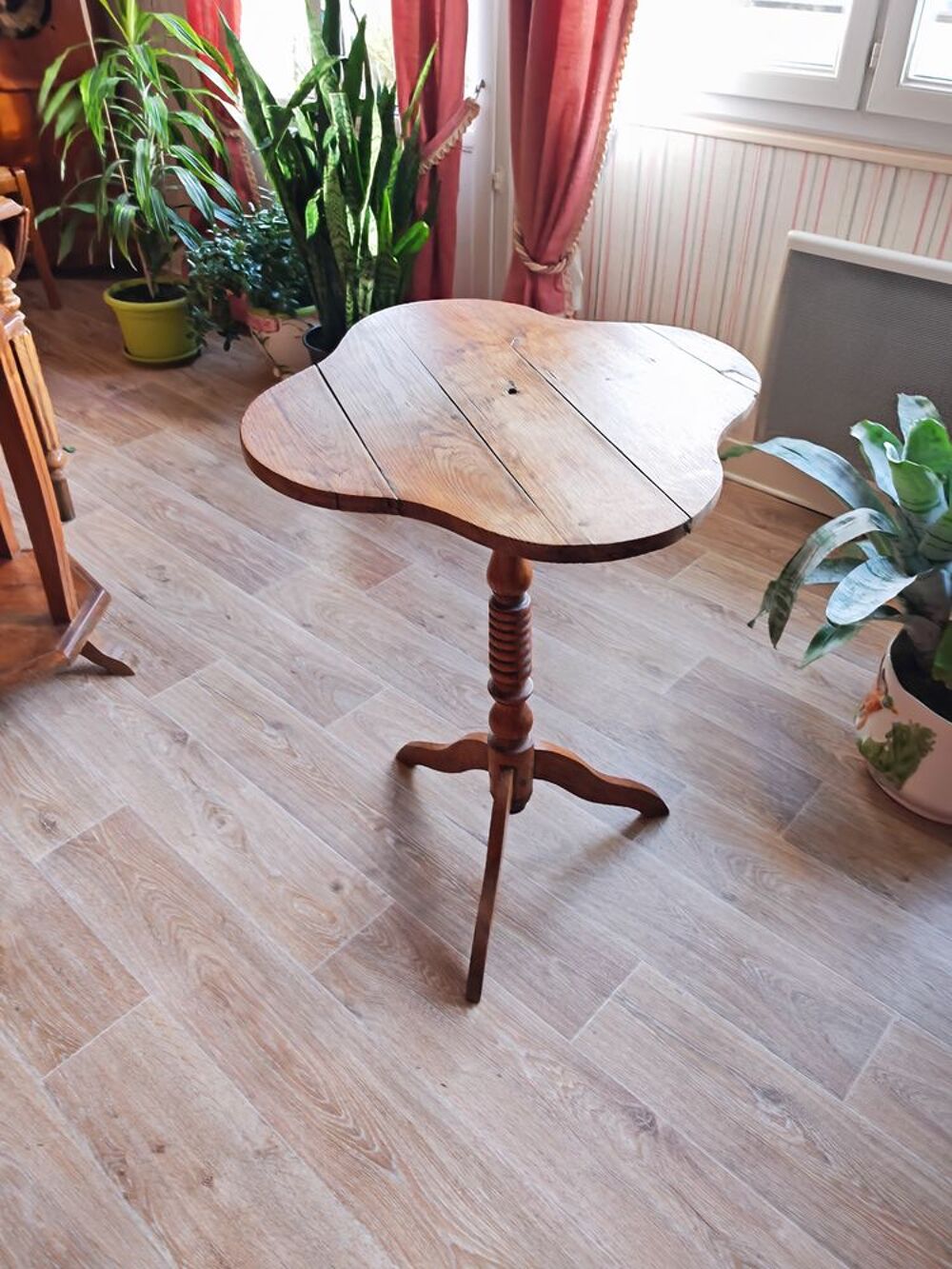 Tr&egrave;s belle et ancienne sellette en bois massif Meubles