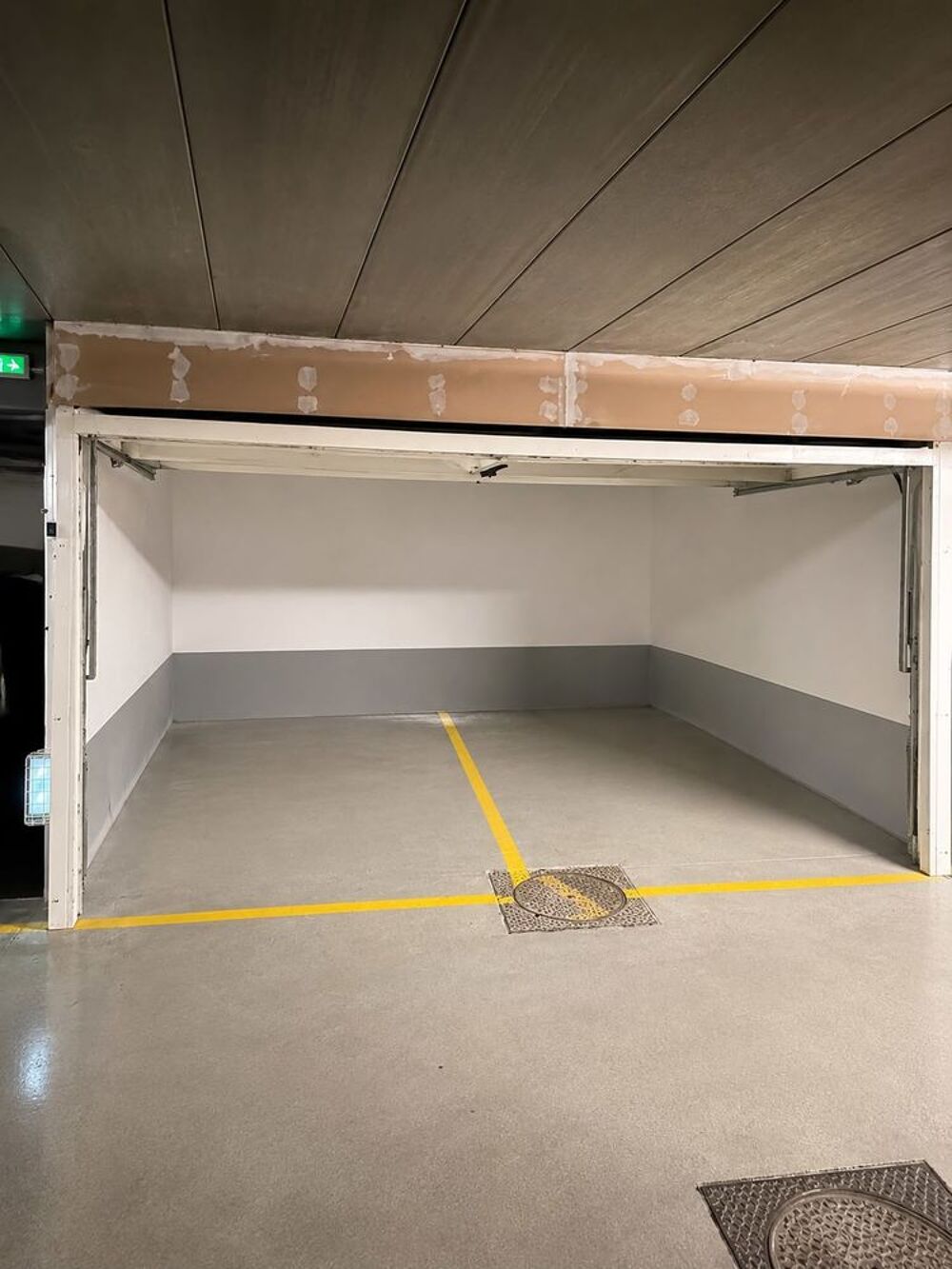 Location Parking/Garage BOX PARKING - 25 m2 - 2 PLACES - CLICHY Clichy