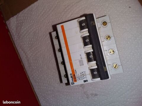 Disjoncteur tétrapolaire 32a mg ref.20148 15 Serres-Castet (64)