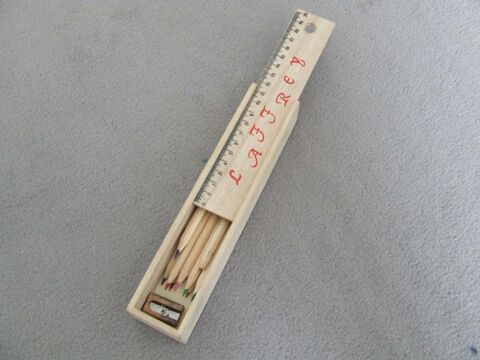 Plumier bois avec crayons de couleur et son taille-crayon 4 Bagnolet (93)