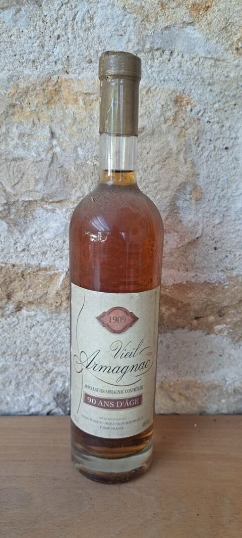 Une bouteille de  Vieil Armagnac  de 1909 330 La Ferté (39)