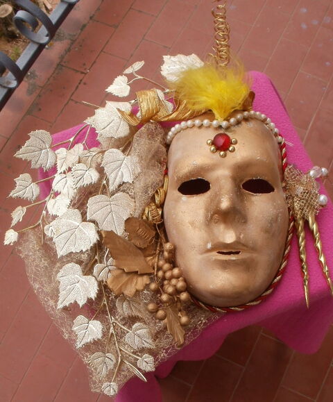 Grand Masque v�nitien en platre Hauteur 47 cm 30 Montauban (82)