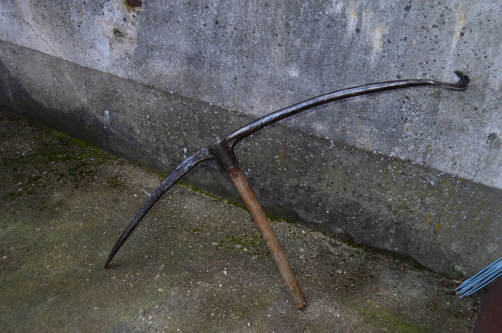 belle pioche pic pour arracher la gentiane de 1700 