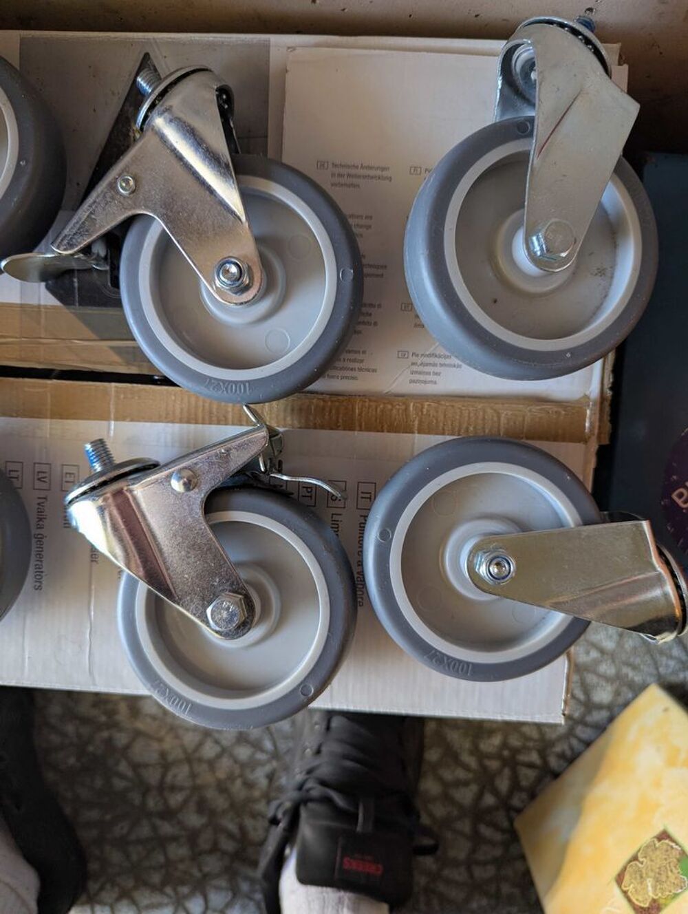 Roue pivotante &agrave; tige filet&eacute;e Bricolage