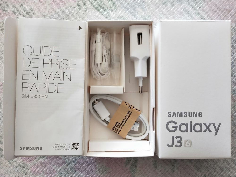 Samsung Galaxy J3 2016 ( SM-J320FN ) Téléphones et tablettes