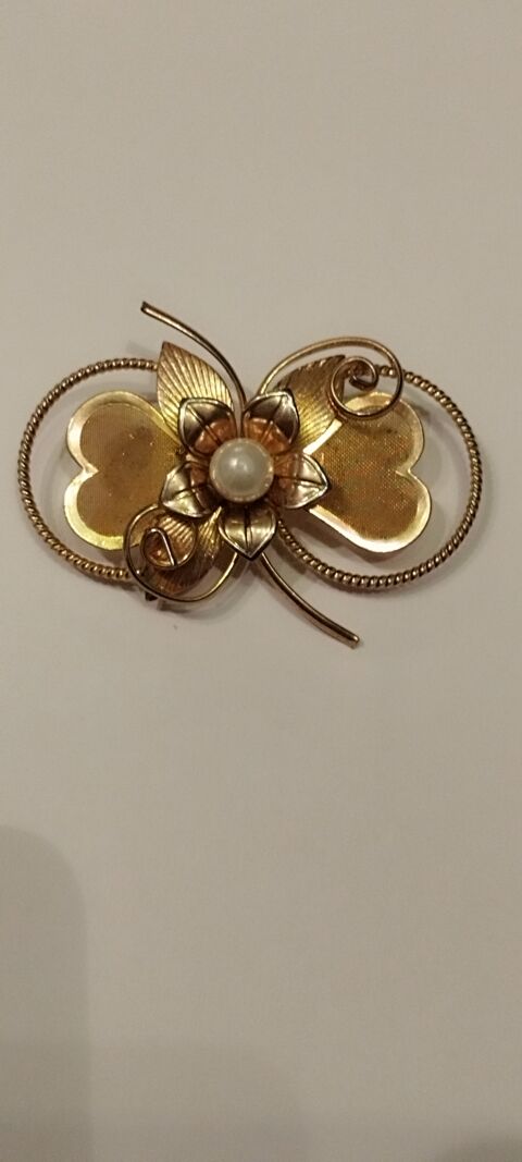 Broche Dorée avec Perle nacrée, Fleur 5,5 x 4,5 cm 9 Écuisses (71)