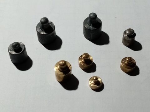 8 poids avec 4 petits poids en laiton de 1g 2g 2g et 5g et 4 20 Chartres (28)