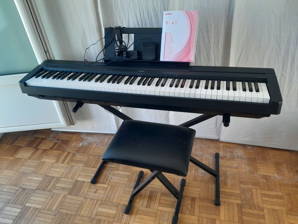 Piano &eacute;lectrique Yamaha comme neuf + tabouret/p&eacute;dale/casque Instruments de musique
