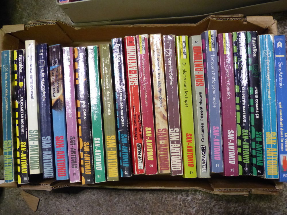 Collection de 170 San Antonio. Livres et BD