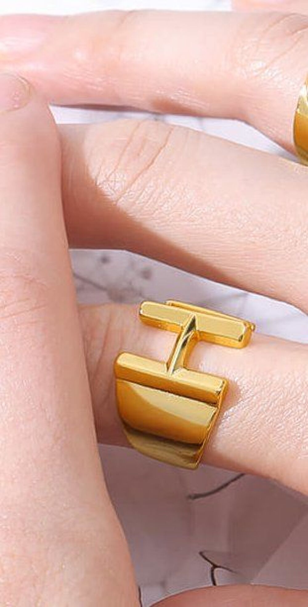 Bague manchette H Bijoux et montres