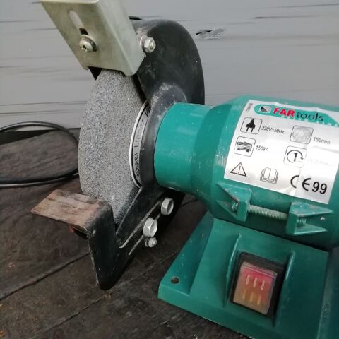 Touret de meulage et d'aff�tage Far Tools. 20 La Croix-en-Touraine (37)