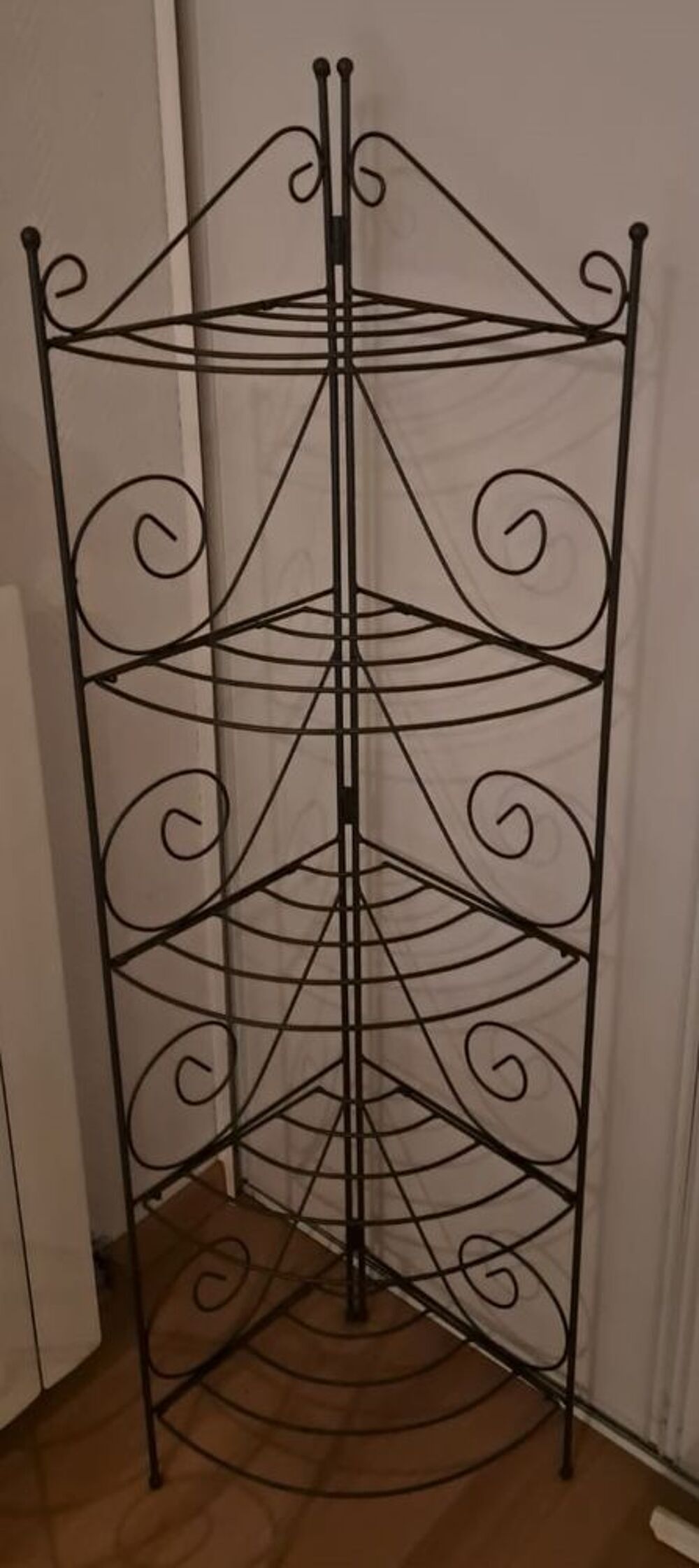 av &eacute;tag&egrave;re d angle Décoration