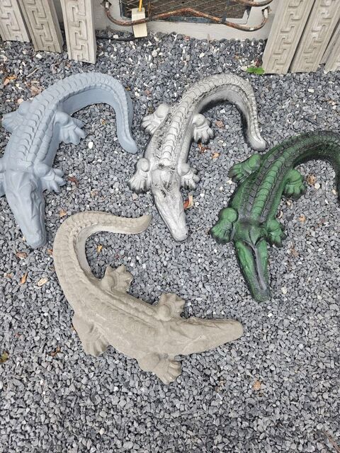 Crocodile en beton deco jardin Vicq (59)