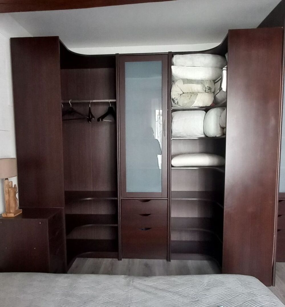 Dressing avec &eacute;tag&egrave;res, chiffonnier et colonnes Meubles