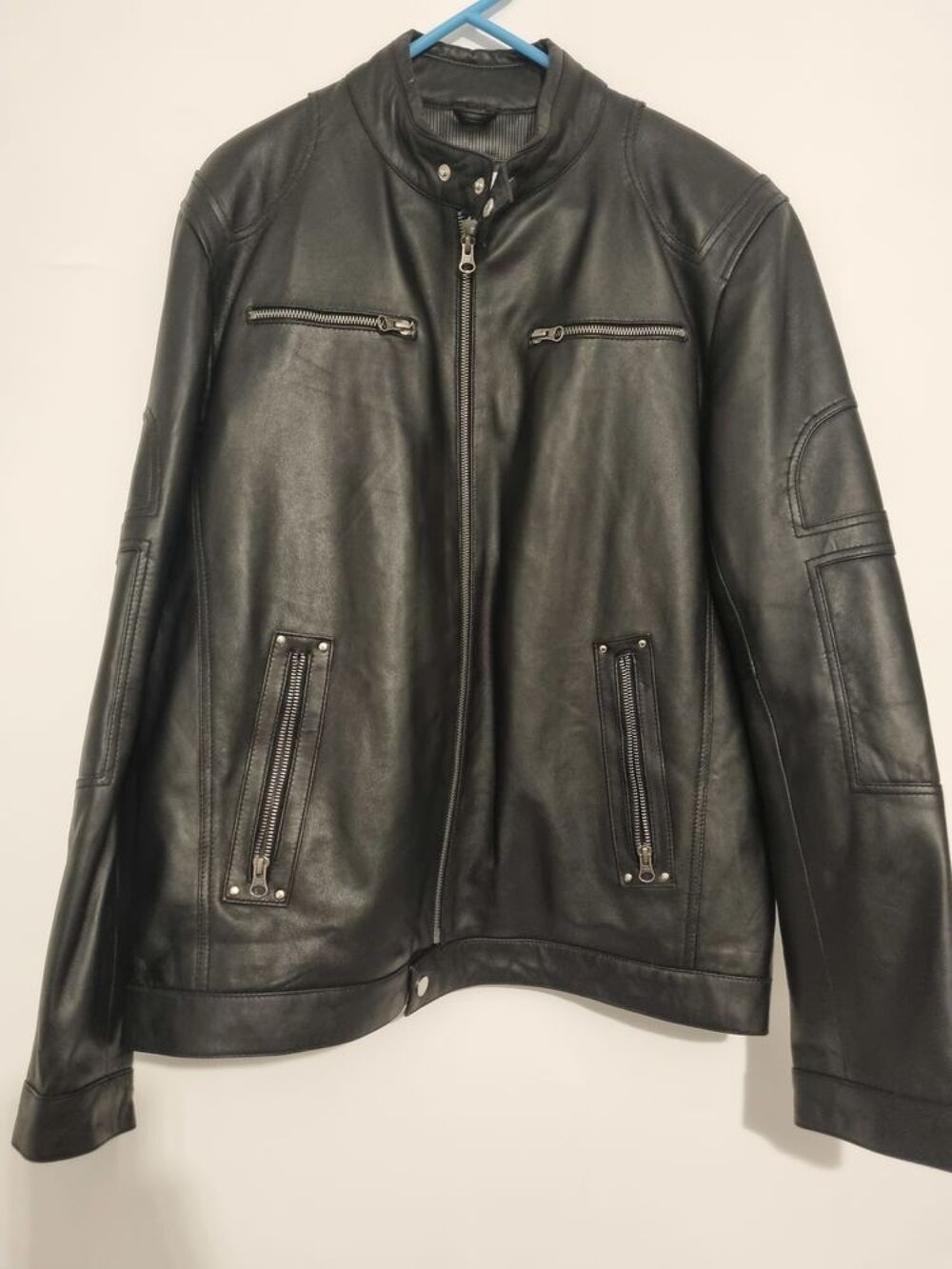 Veste en cuir de couleur noir Vêtements