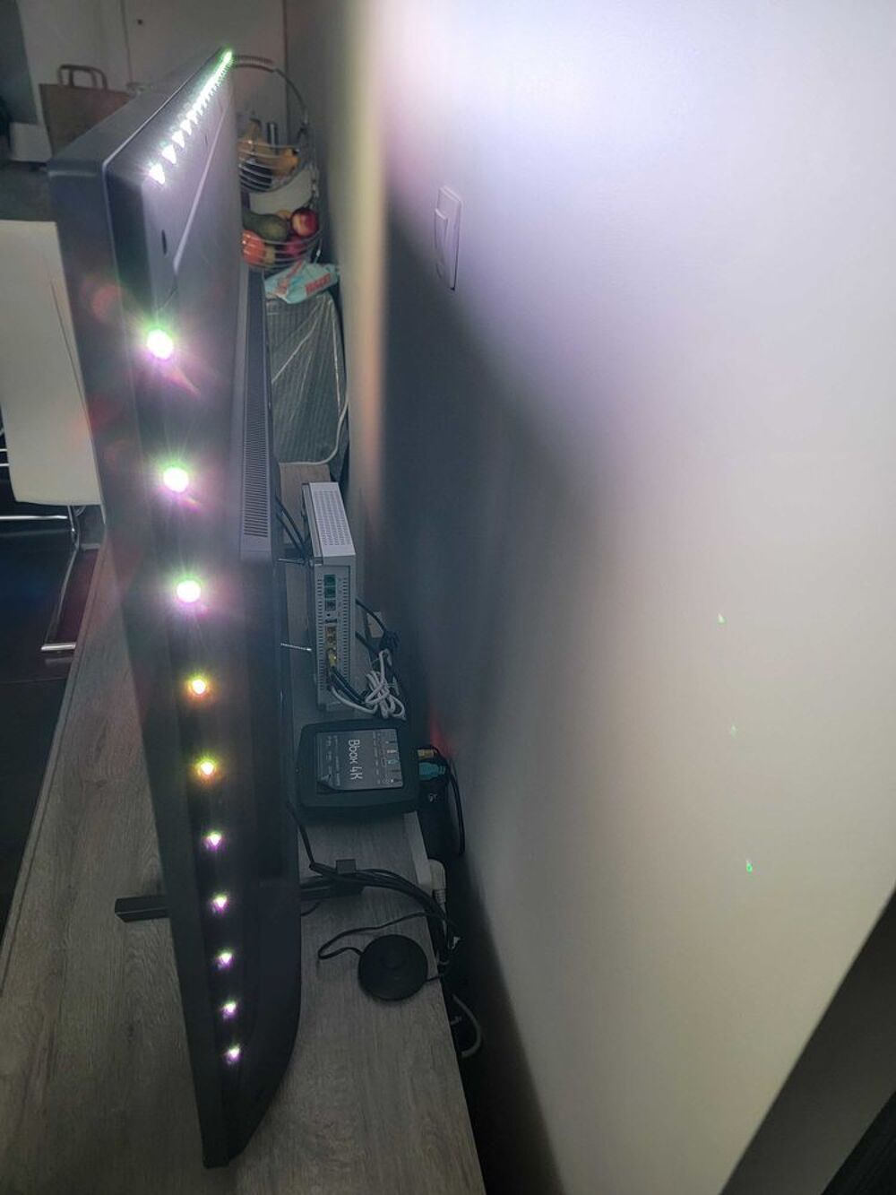 T&eacute;l&eacute; Philips LED UHD 4K de 55 pouces (139 cm) Ambilight. &agrave;‰cran H.S Fissur&eacute; pour Pi&egrave;ces ou Bricoleur . Electroménager