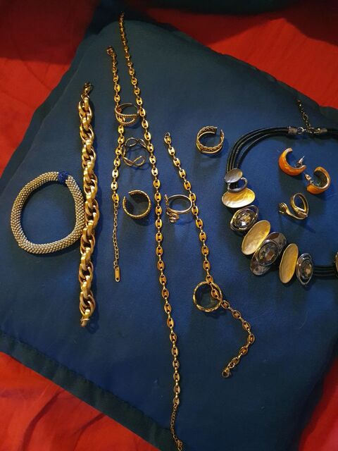 Surplus de bijoux  2 Chtelguyon (63)