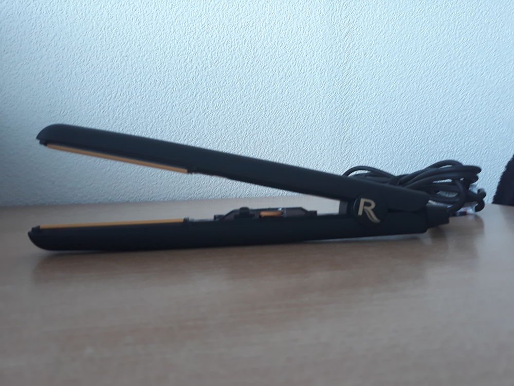 fer &agrave; lisser et brosse &agrave; brushing Electroménager
