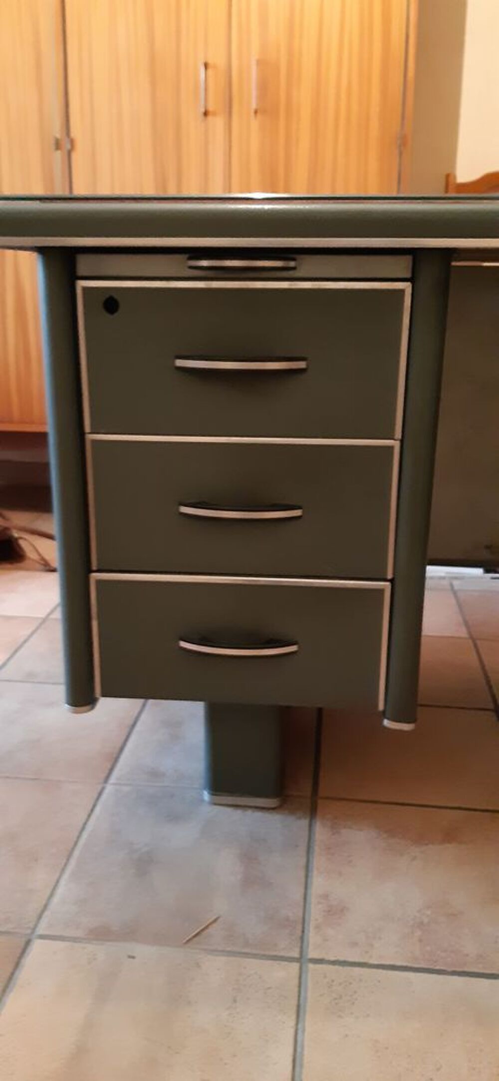 BUREAU M&eacute;tal ann&eacute;e 50
Meubles
