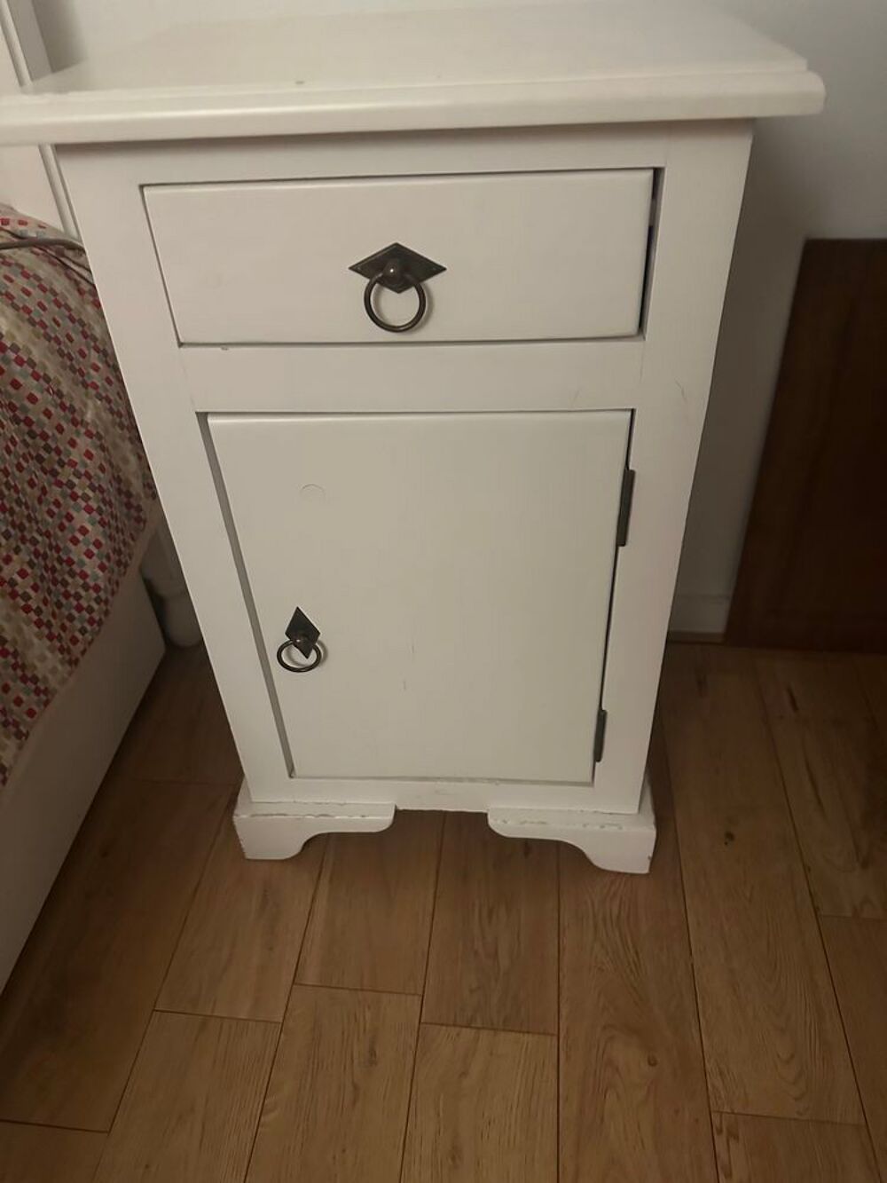 lit plein bois blanc 90/200 pour fille + table de chevet Mobilier enfants