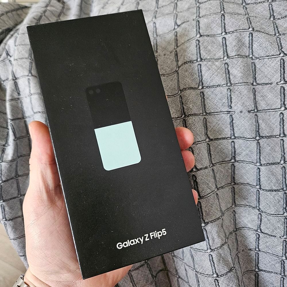 Galaxy Z flip5 256go vert 5G Téléphones et tablettes