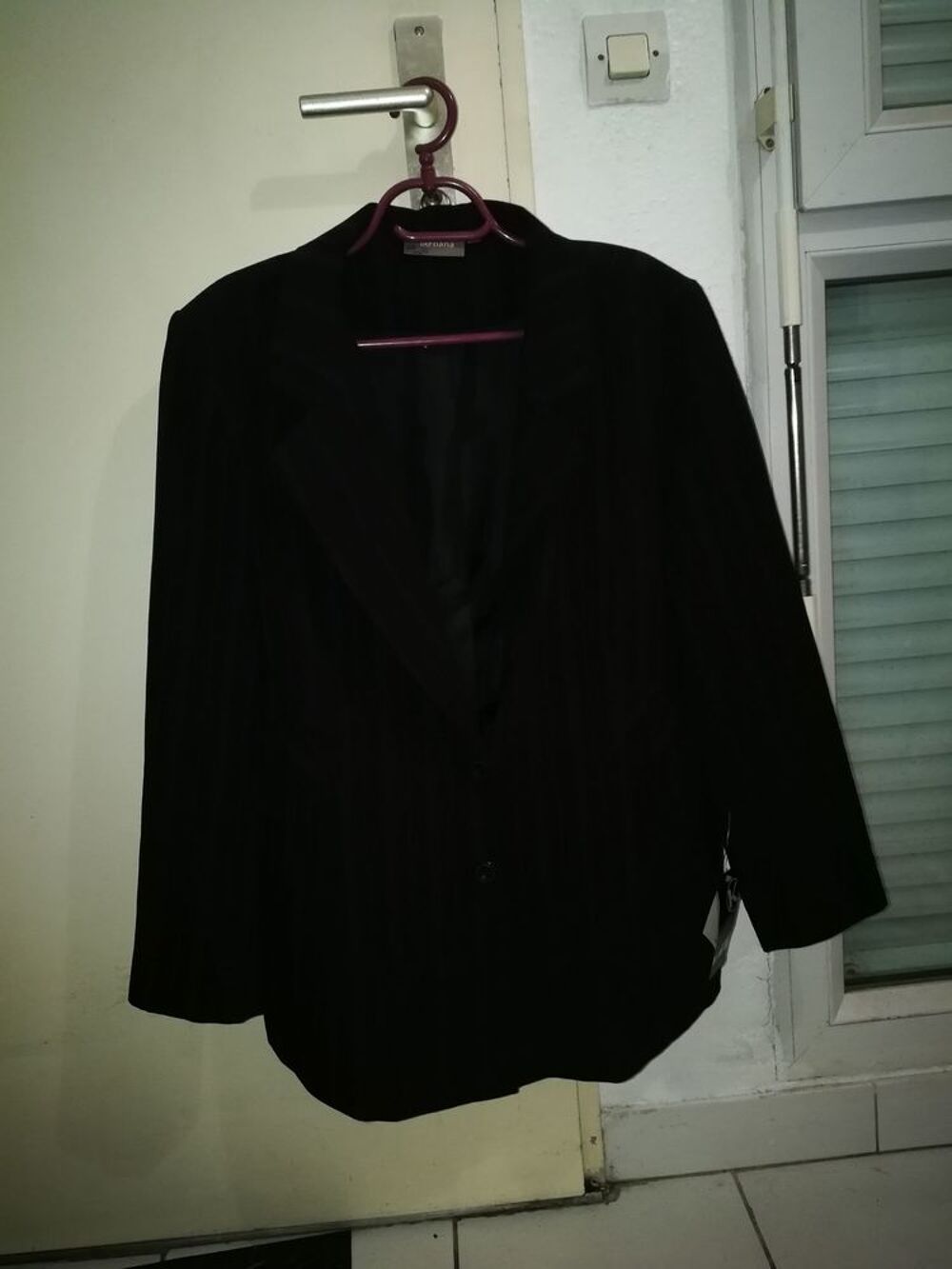 jolie veste neuve jamais port&eacute;e avec &eacute;tiquette t 46/48 Vêtements