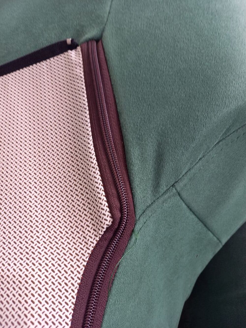Canap&eacute; fixe 3 places, tissu microfibre, vert sapin.
Meubles