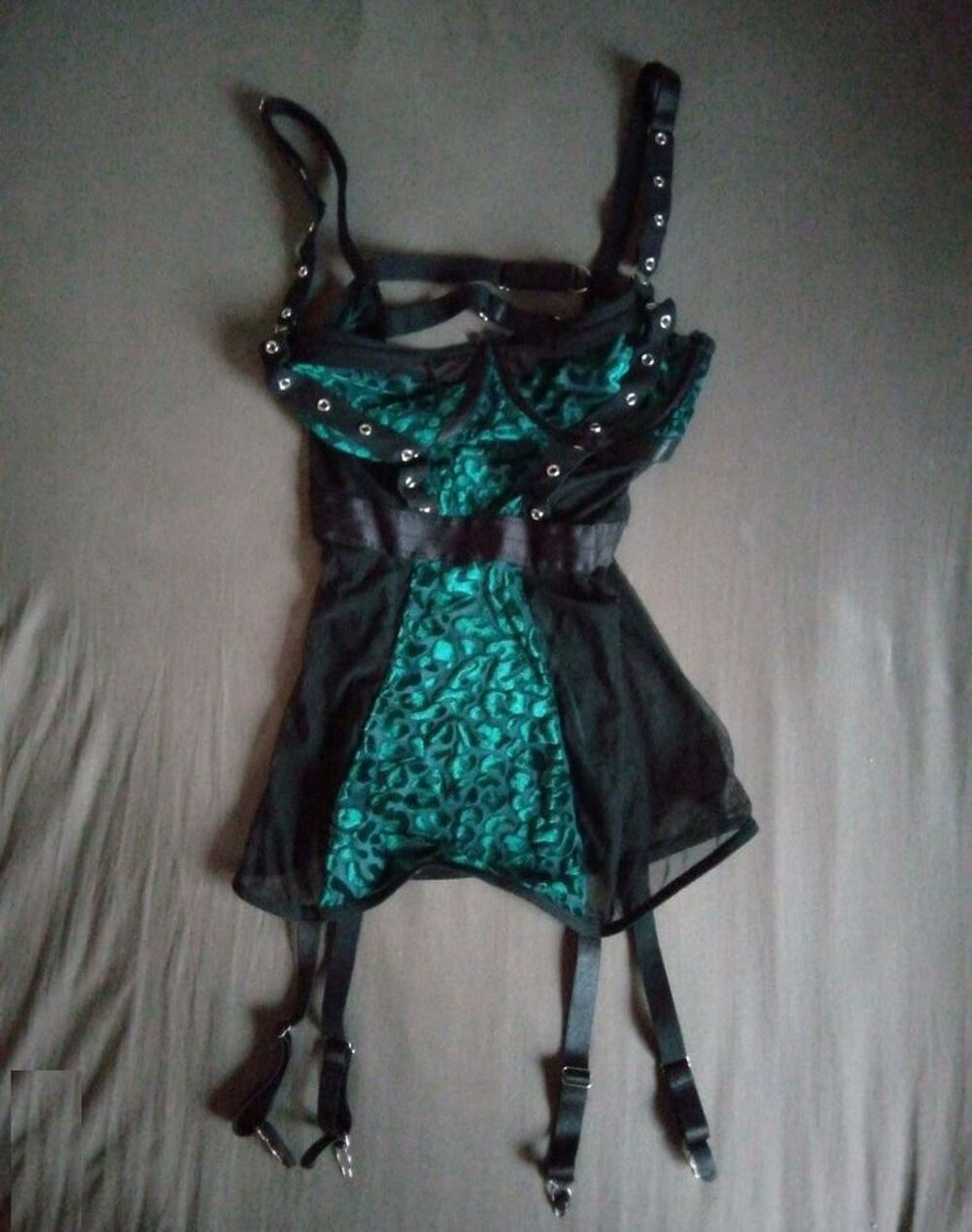 Ensemble body porte jarretelle et string - taille S Vêtements