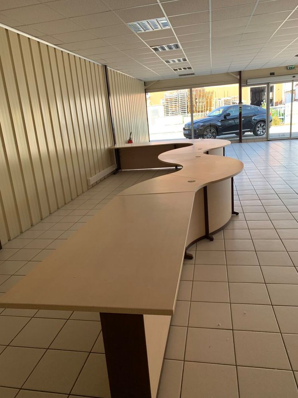 GRAND BUREAU D'ACCEUIL OU BUREAU &Agrave; PARTAGER Meubles