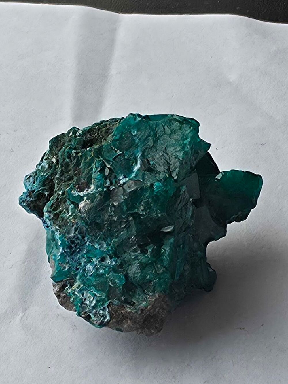 Superbe Dioptase Cristallis&eacute;e-Vert Emeraude Brut 