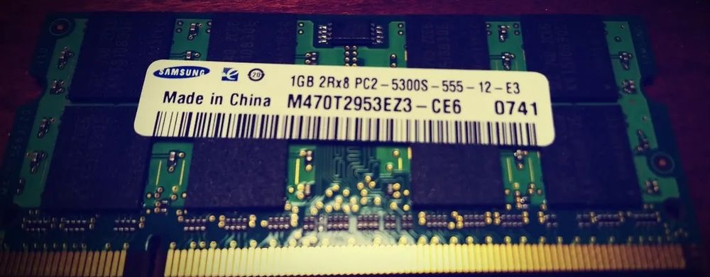 Barrette m&eacute;moire Samsung DDR2 1 Go ? PC2-5300S SO-DIMM
Matériel informatique