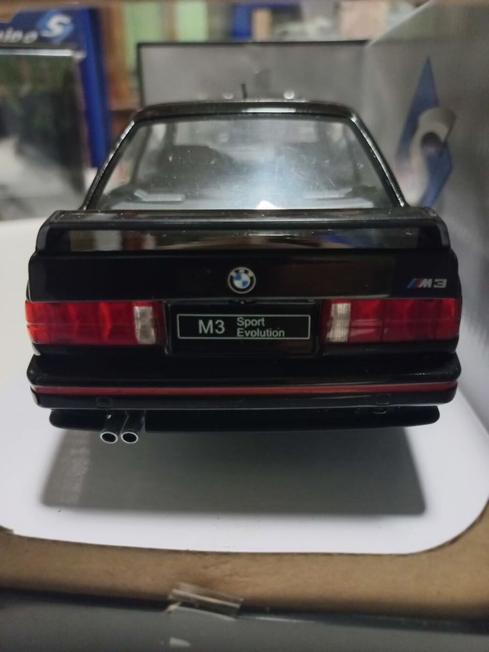 Voiture de Collection miniature &eacute;chelle 1/18&egrave;me bmw m3 e30 