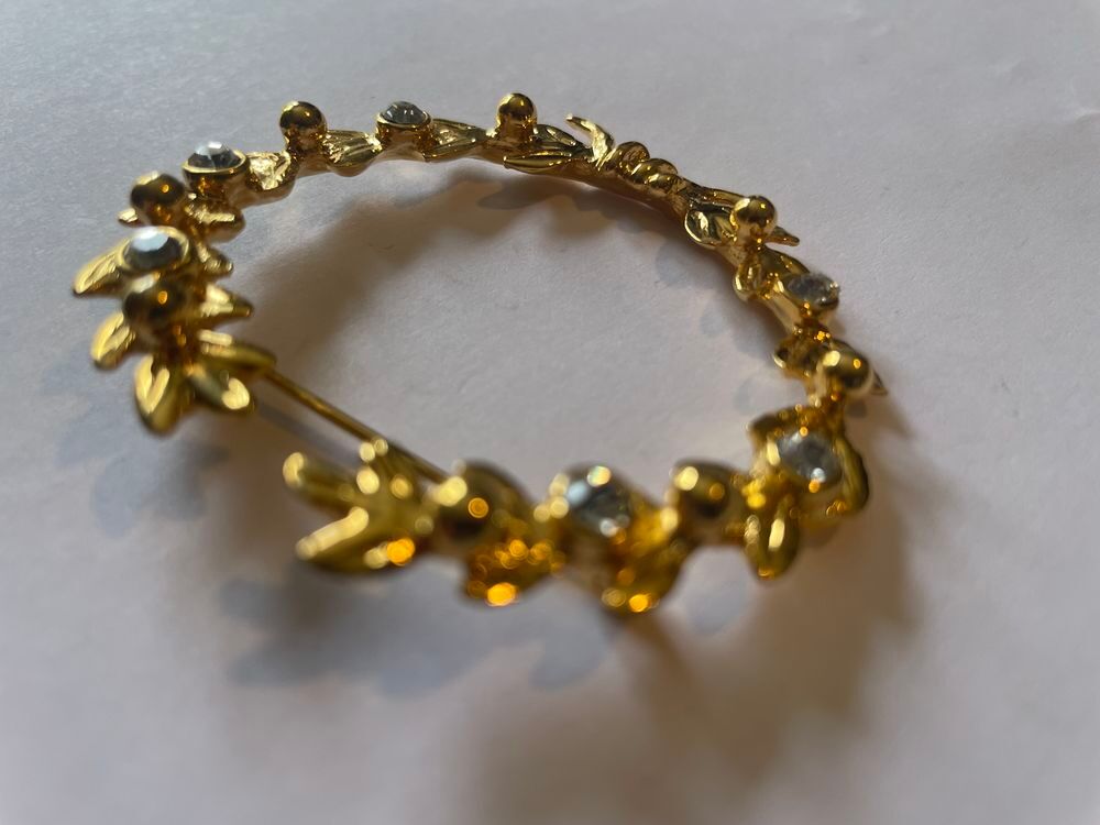 Broche lauriers dor&eacute;e strass crystal Ines de la Fressange Bijoux et montres
