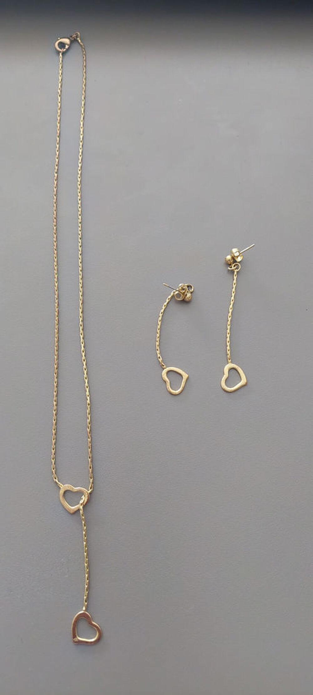 Divers bijoux , port&eacute;s tr&egrave;s peu de fois, en tr&egrave;s bon Bijoux et montres