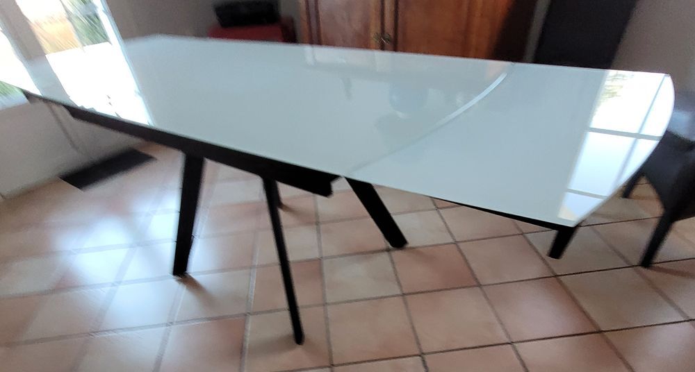 Table et 6 chaises Meubles