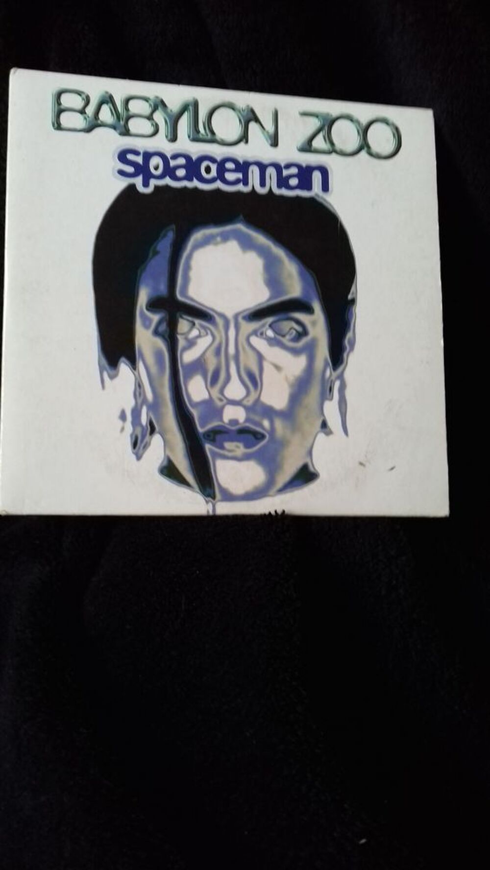 UN CD DE MUSIQUE POPULAIRE CD et vinyles