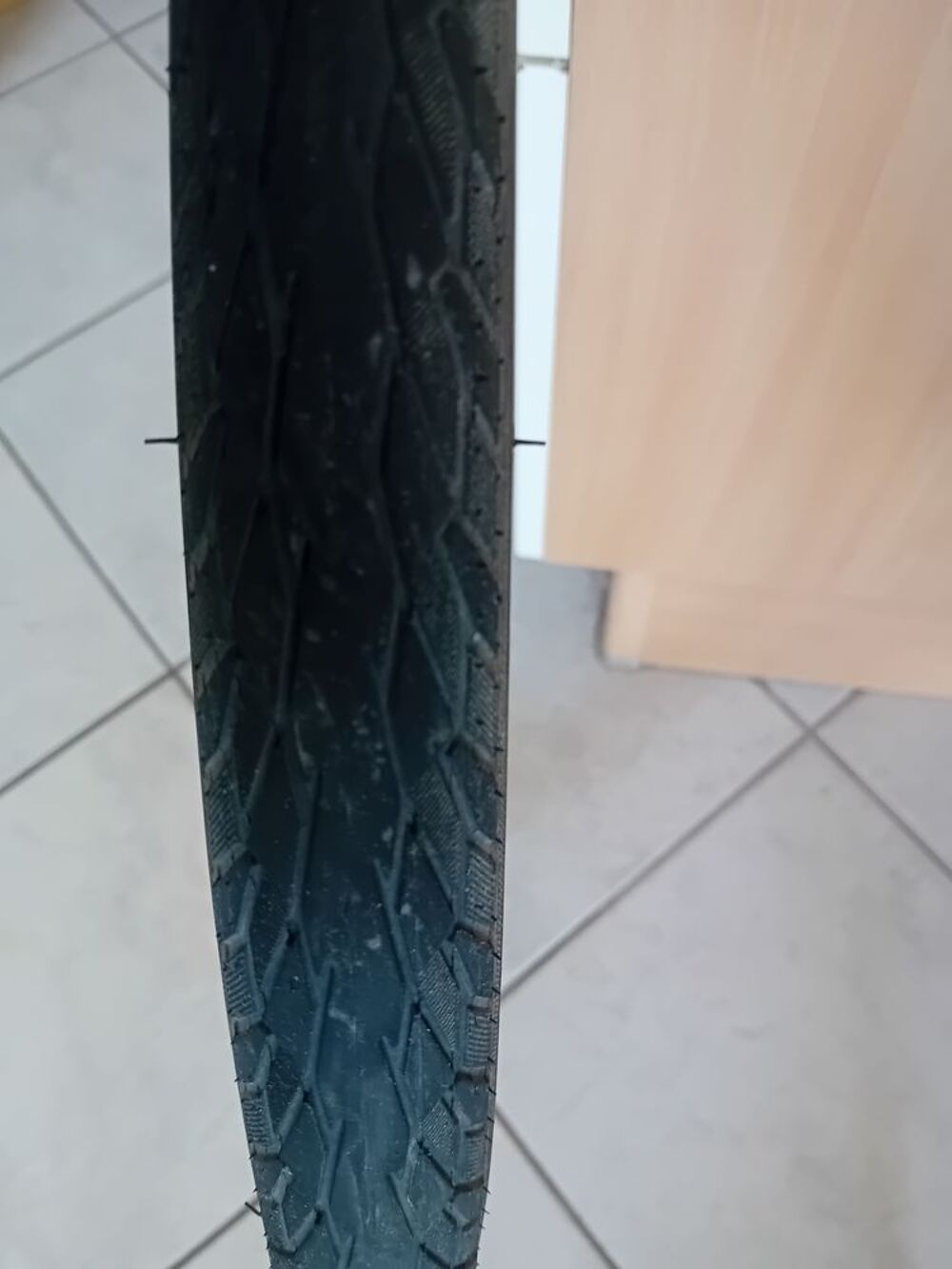 2 pneus de VTC 28 pouces Vélos