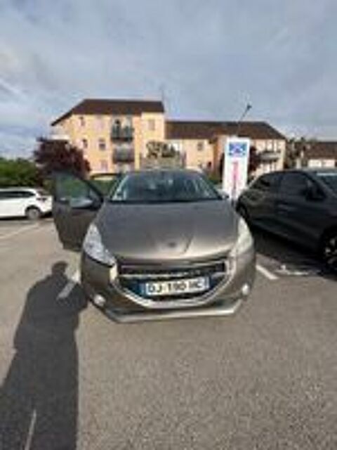 208 1.2 VTi 82ch BVM5 Style 2014 occasion 17700 Saint-Mard