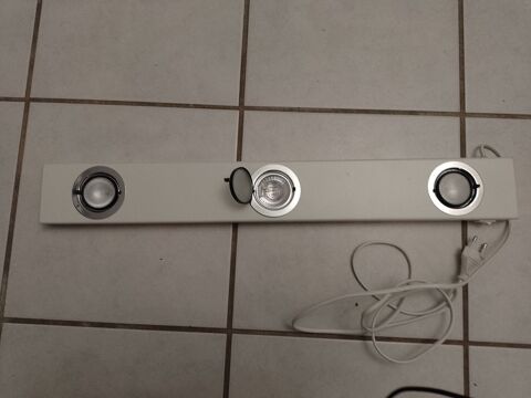 d'une rampe de lampe de 3 spots de 20 watt. 50 Montlimar (26)