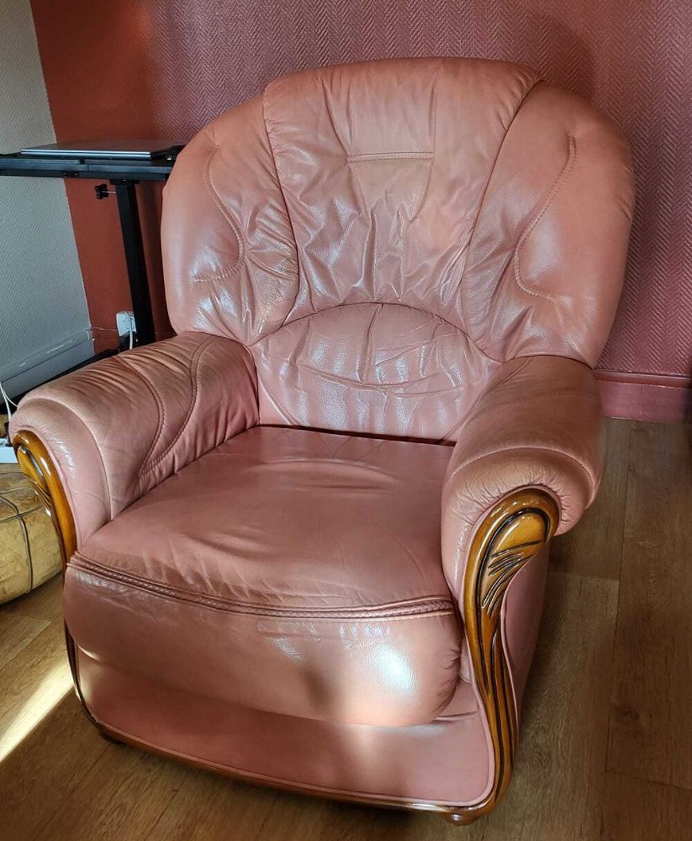 vendre lot fauteuil + canap&eacute; en cuir couleur brique 150 euros Meubles